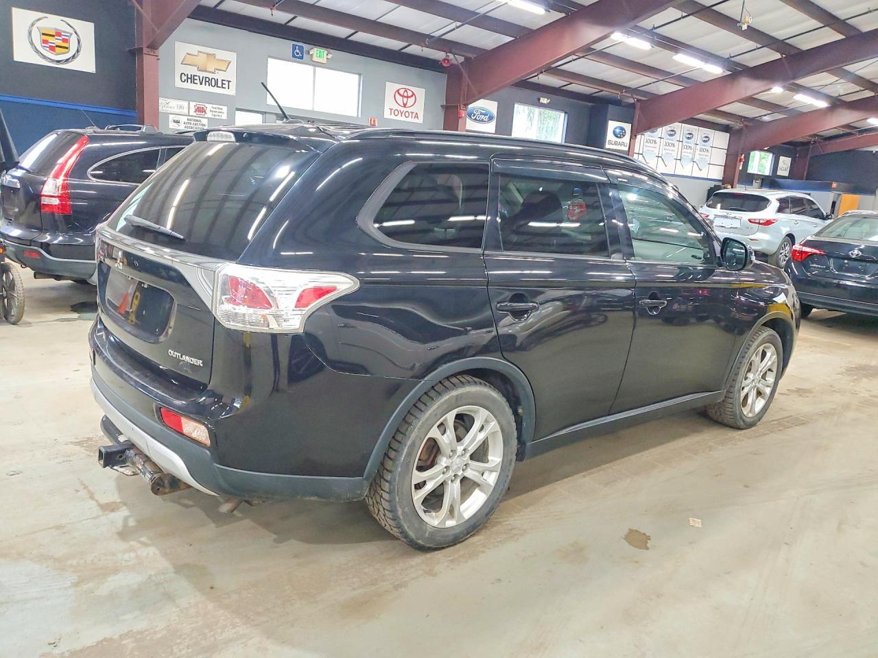 MITSUBISHI OUTLANDER