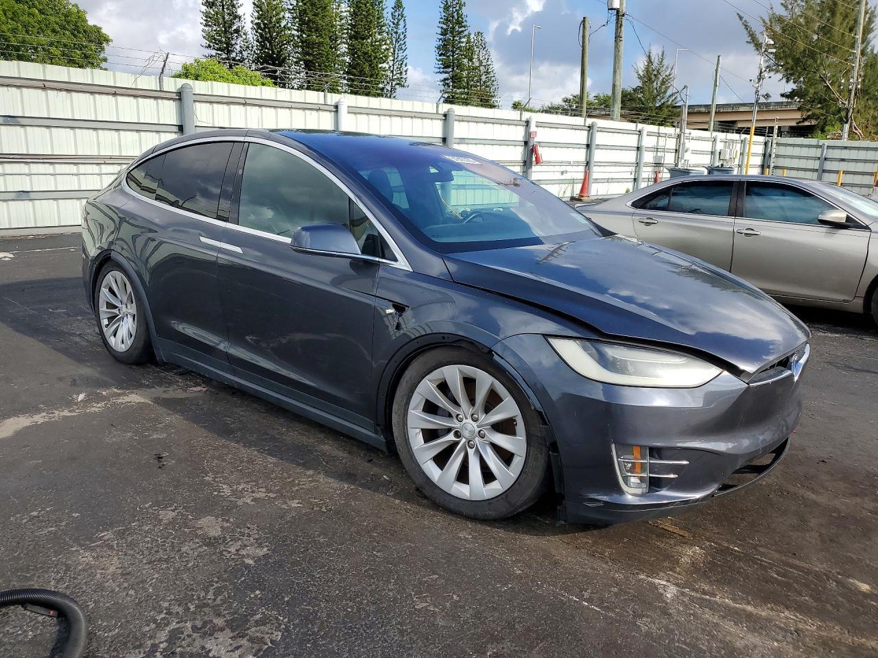 2017 TESLA MODEL X — фото 4
