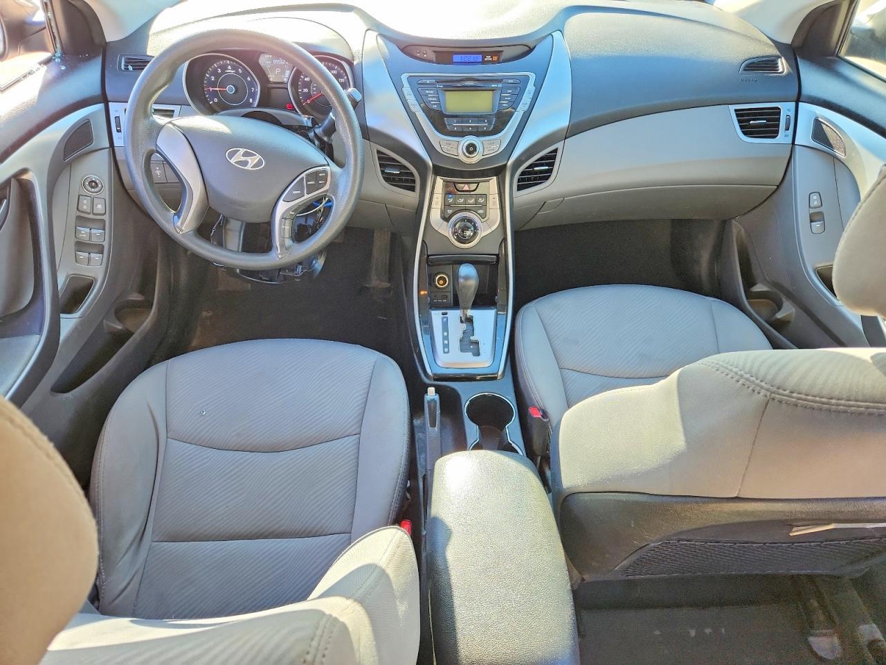 HYUNDAI ELANTRA