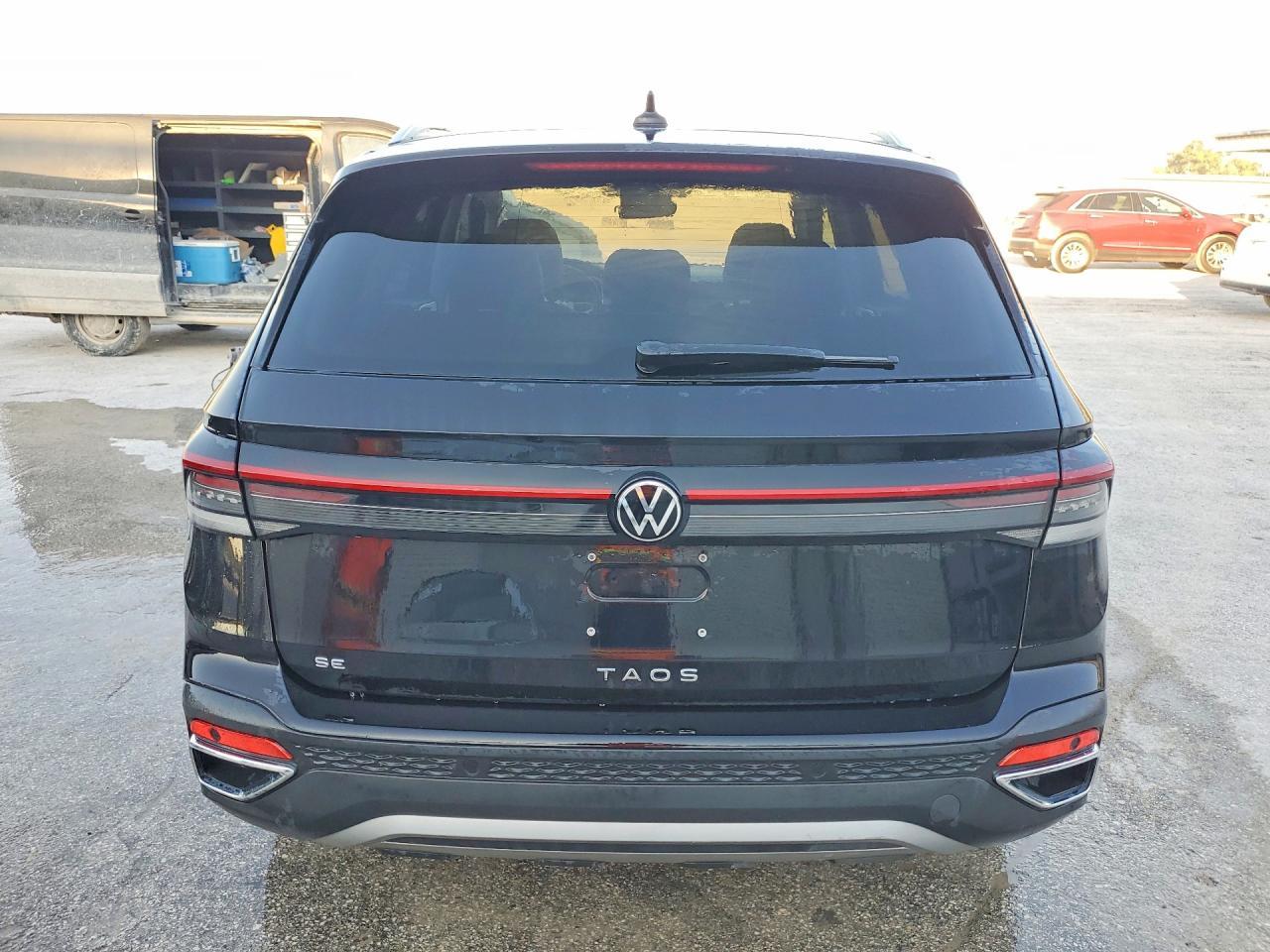 VOLKSWAGEN TAOS