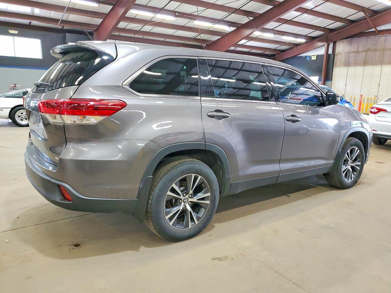 2019 TOYOTA HIGHLANDER — фото 3