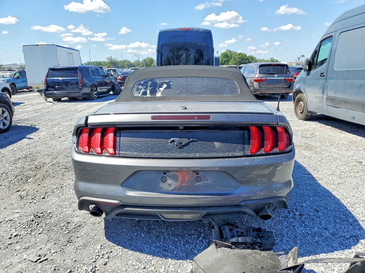 FORD MUSTANG