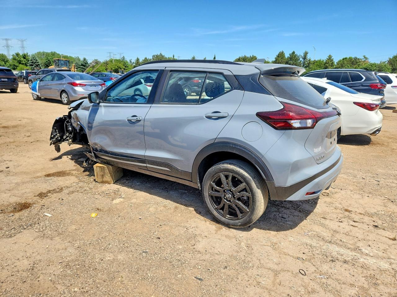 2024 NISSAN KICKS — фото 2