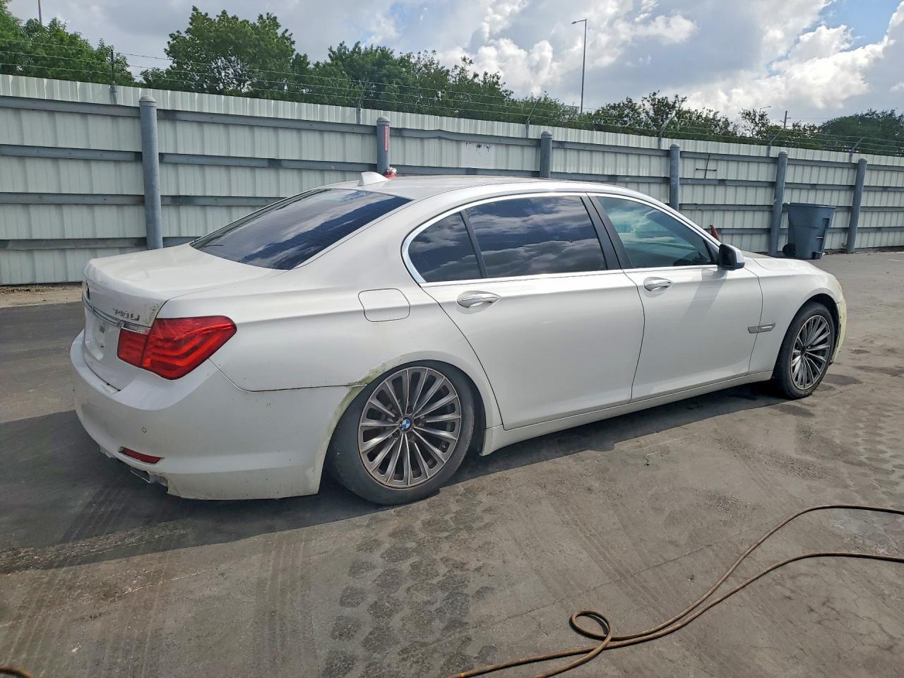 BMW 7 SERIES