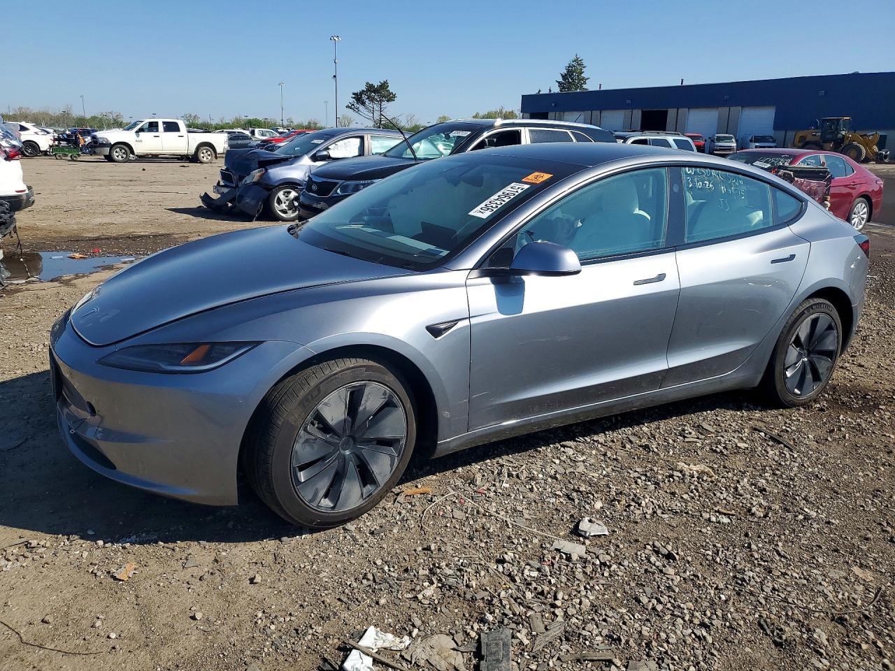 2025 TESLA MODEL 3 — фото 1