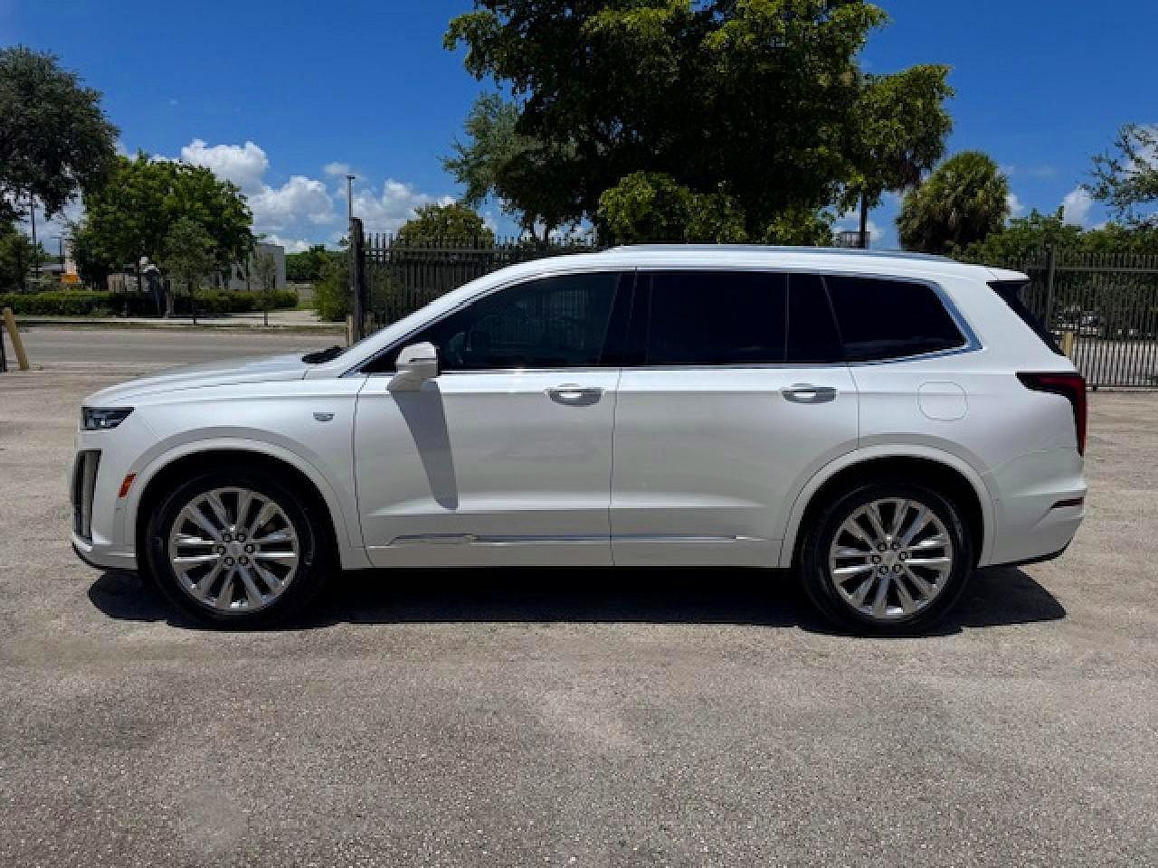 CADILLAC XT6