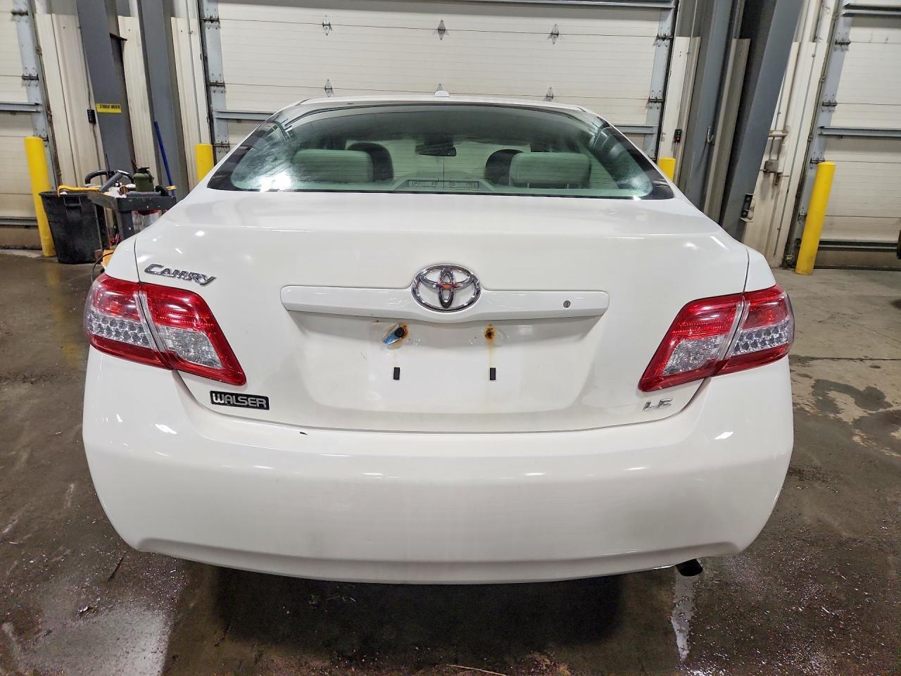 2011 TOYOTA CAMRY — фото 6