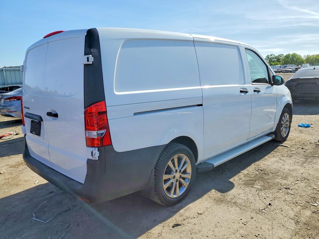 MERCEDES-BENZ METRIS
