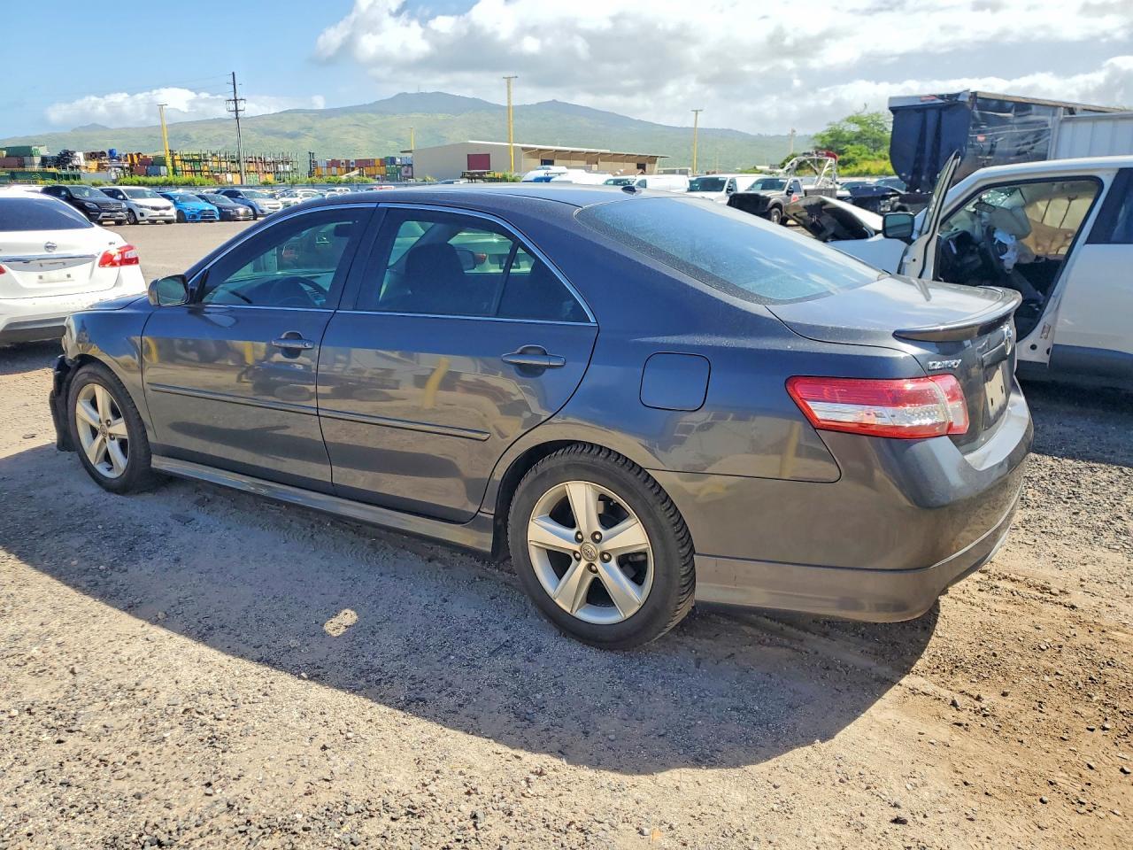 2011 TOYOTA CAMRY — фото 2