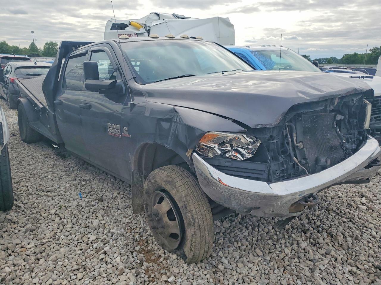 2015 RAM 3500 — фото 4