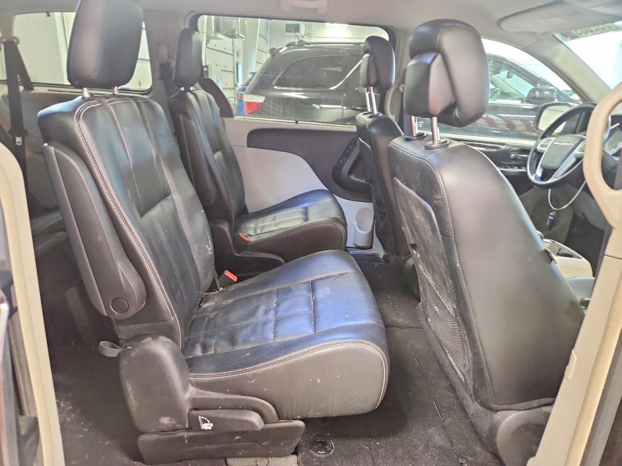 2015 CHRYSLER TOWN & COUNTRY — фото 11