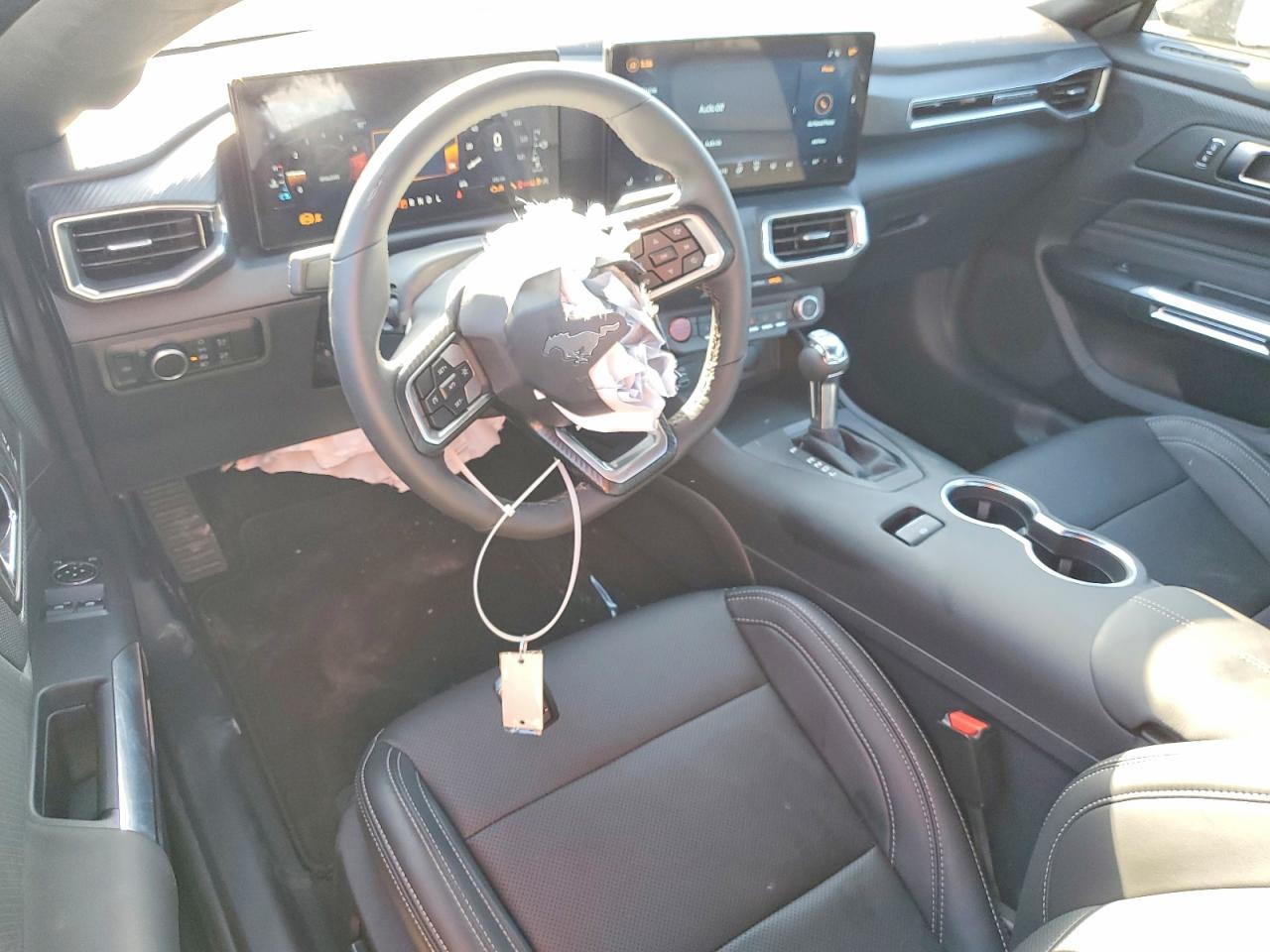 FORD MUSTANG