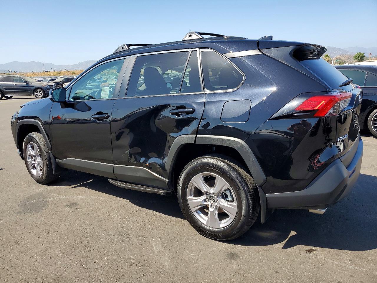 2025 TOYOTA RAV4 — фото 2