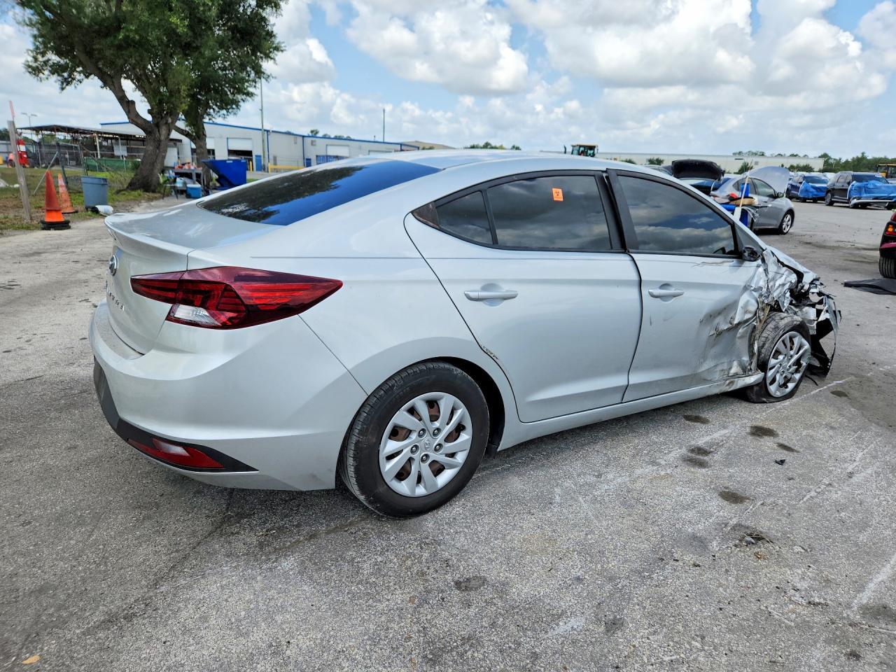 2019 HYUNDAI ELANTRA — фото 3
