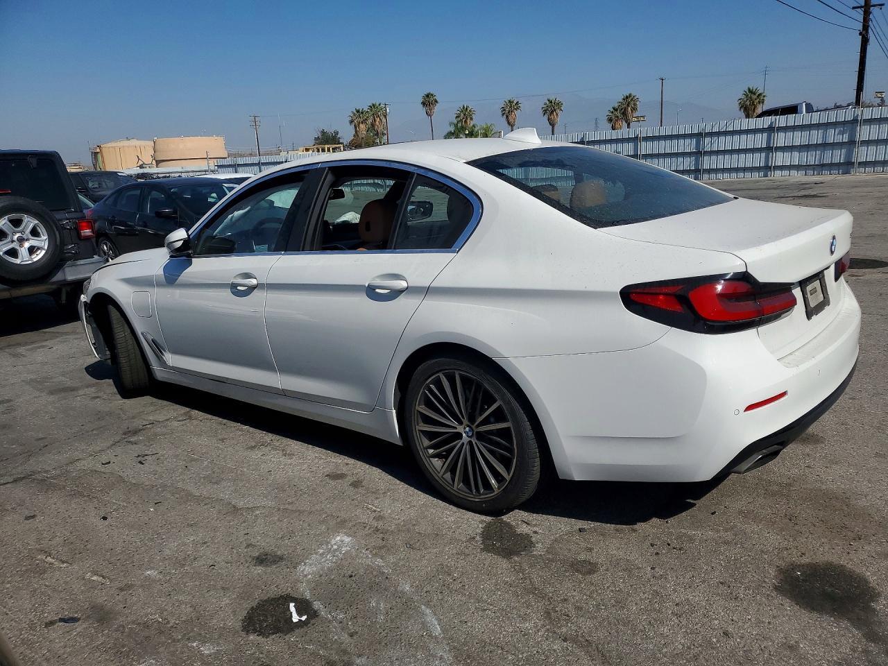 2021 BMW 5 SERIES — фото 2