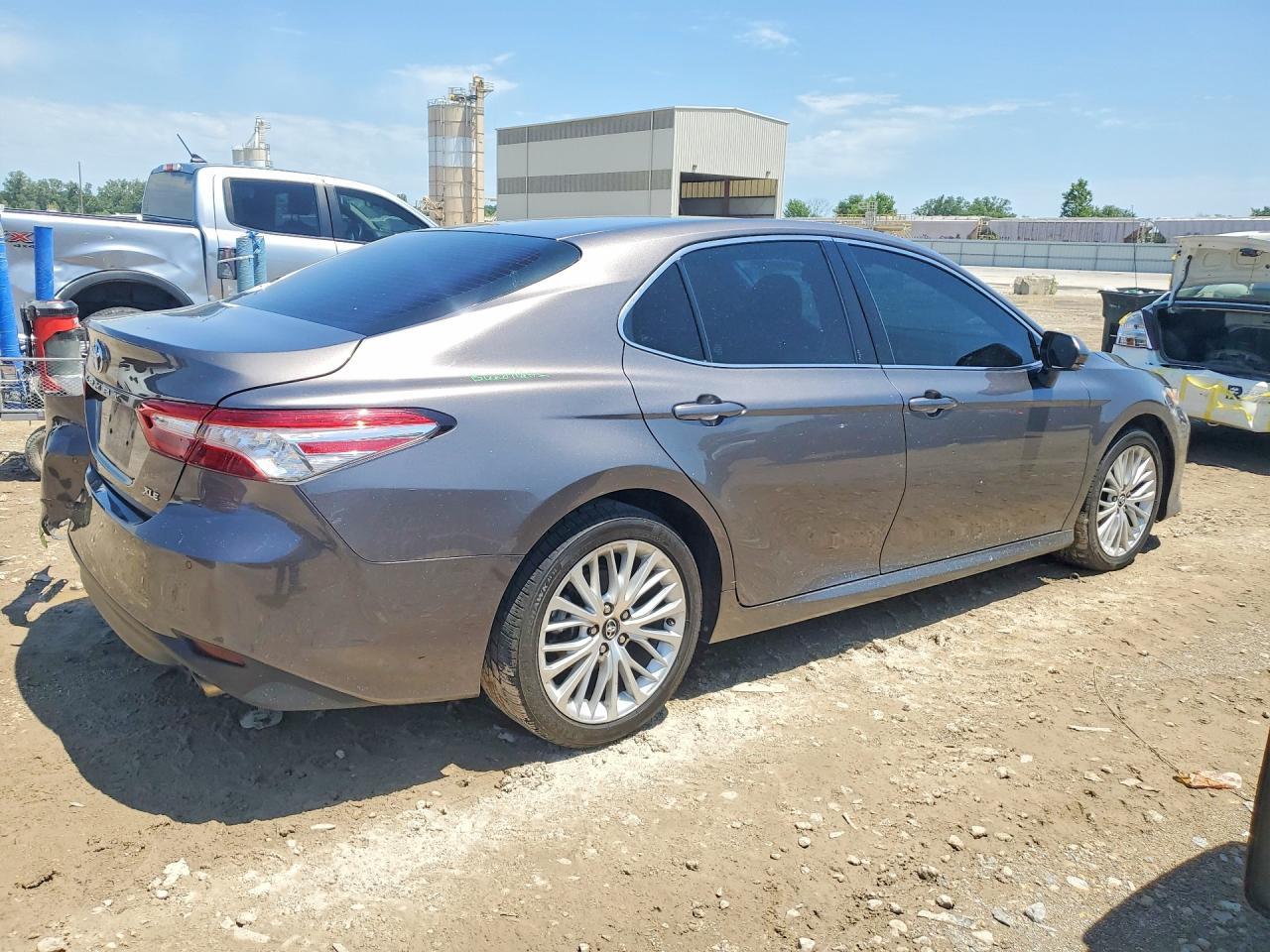 2018 TOYOTA CAMRY — фото 3