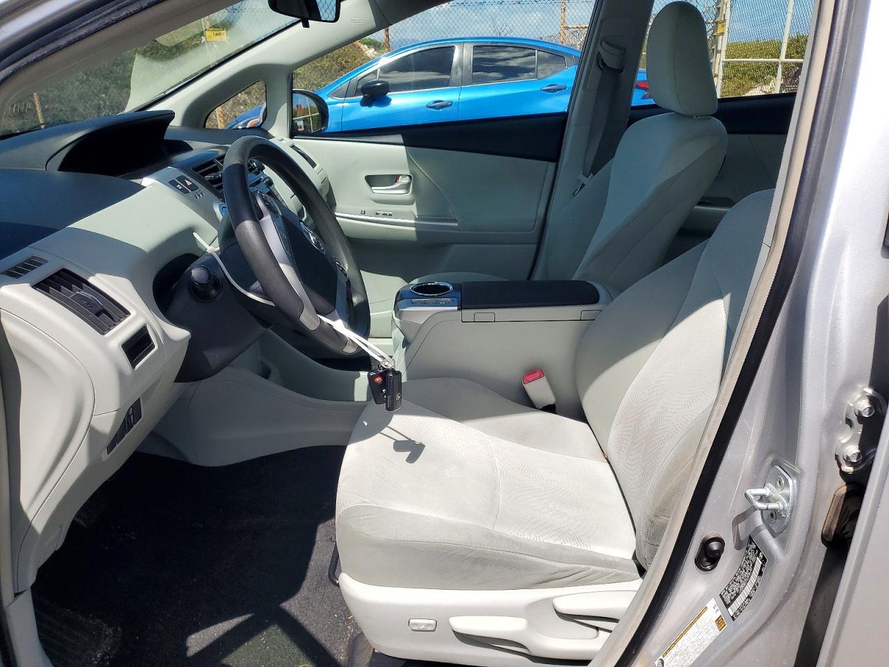 2013 TOYOTA PRIUS V — фото 7