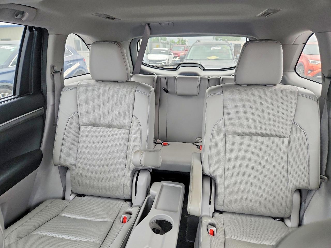 2017 TOYOTA HIGHLANDER — фото 10