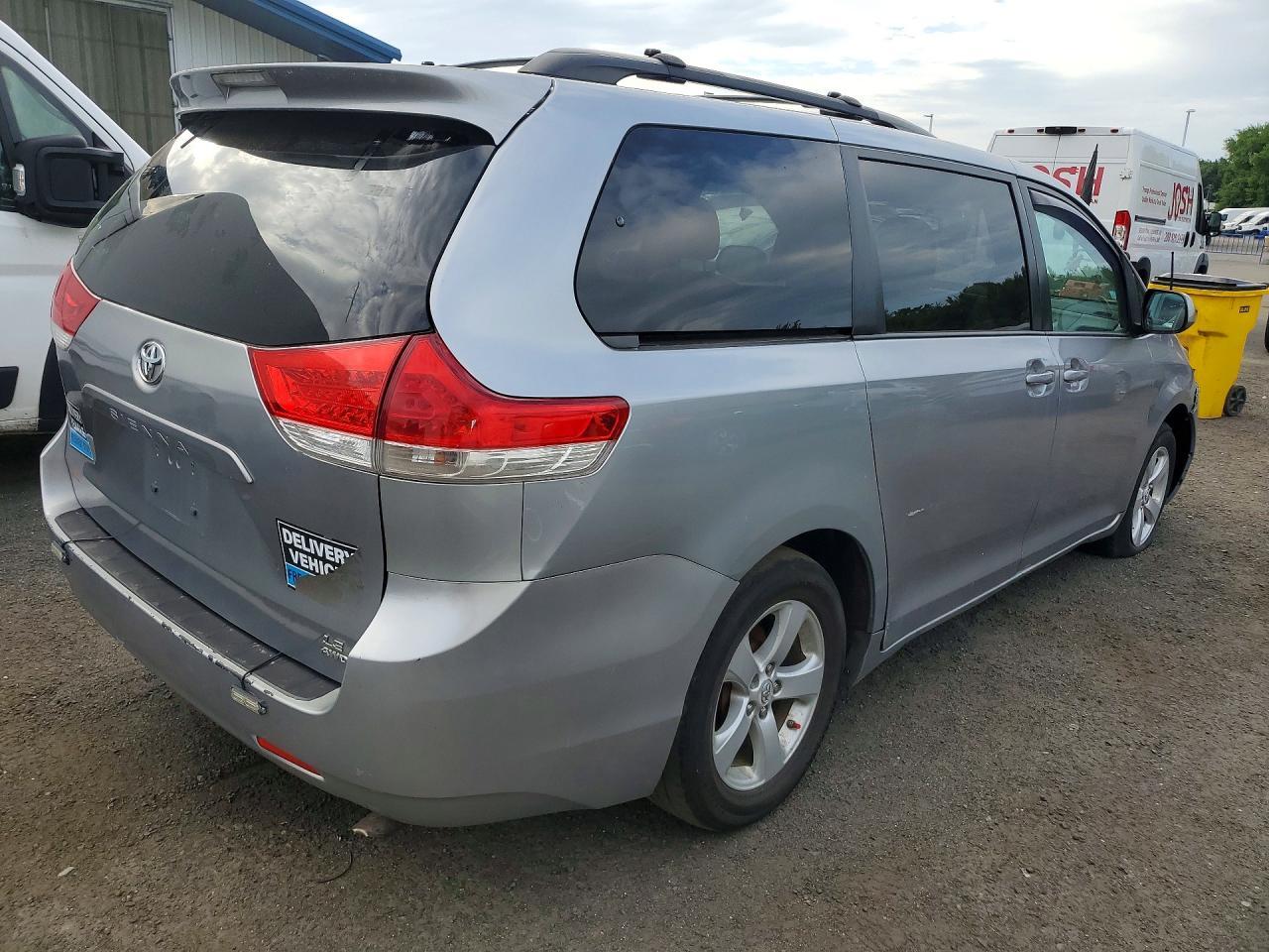 TOYOTA SIENNA