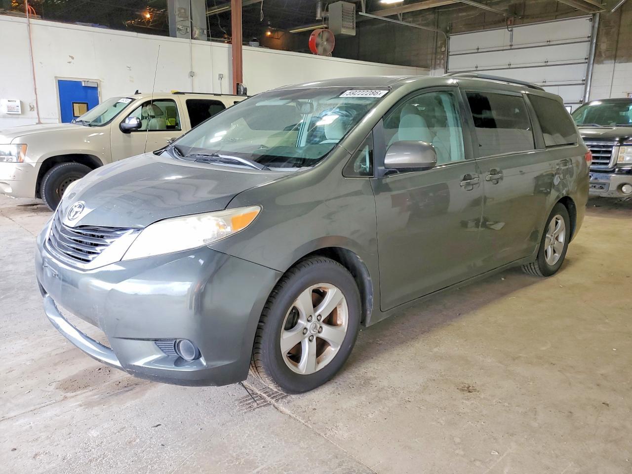 2012 TOYOTA SIENNA — фото 1
