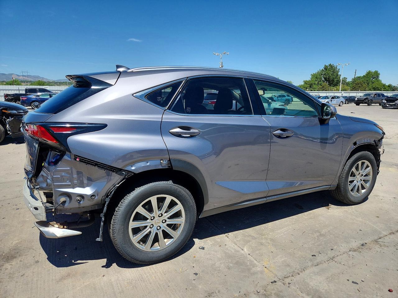 2017 LEXUS NX 200T — фото 3