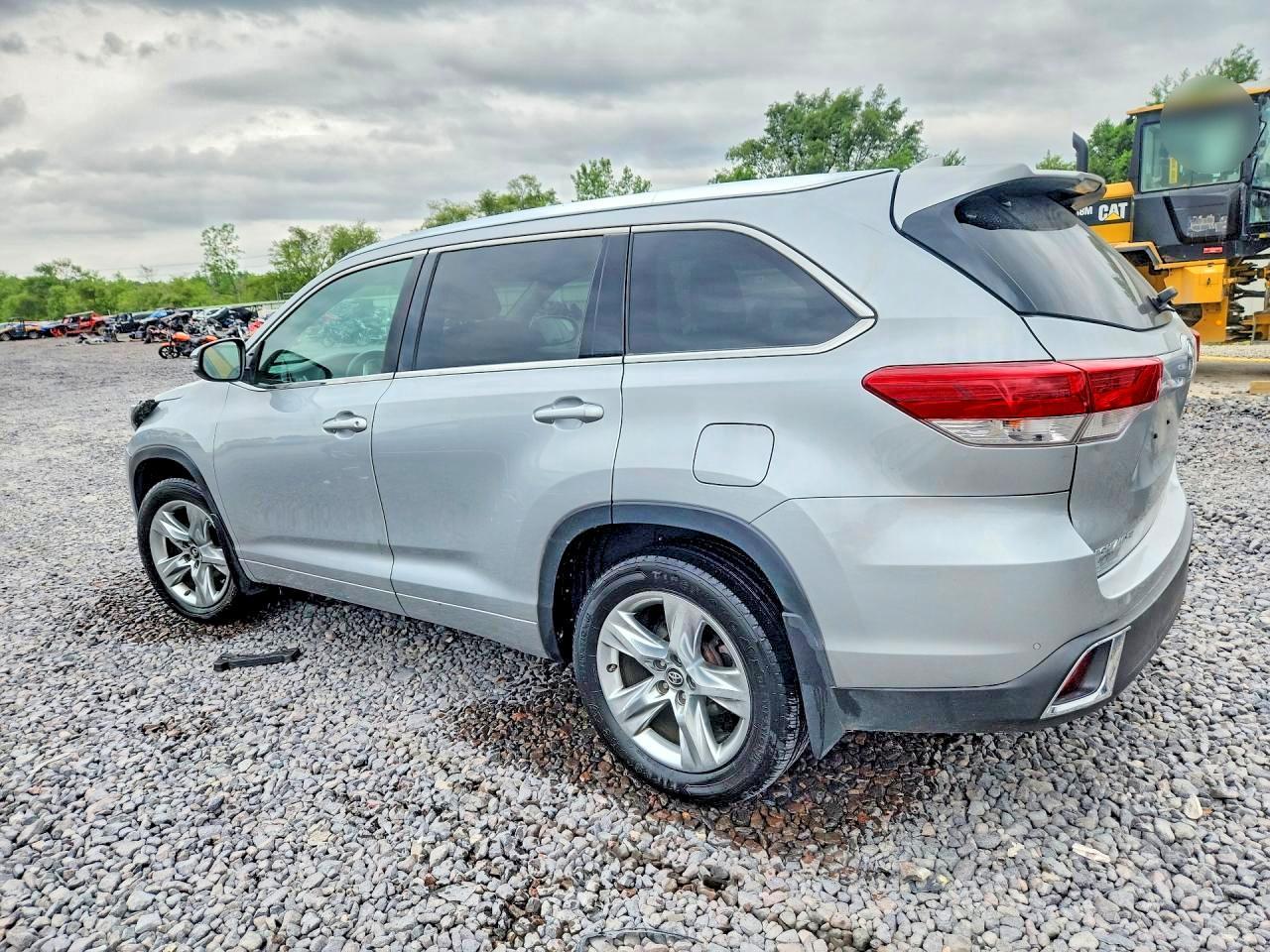 2017 TOYOTA HIGHLANDER — фото 2