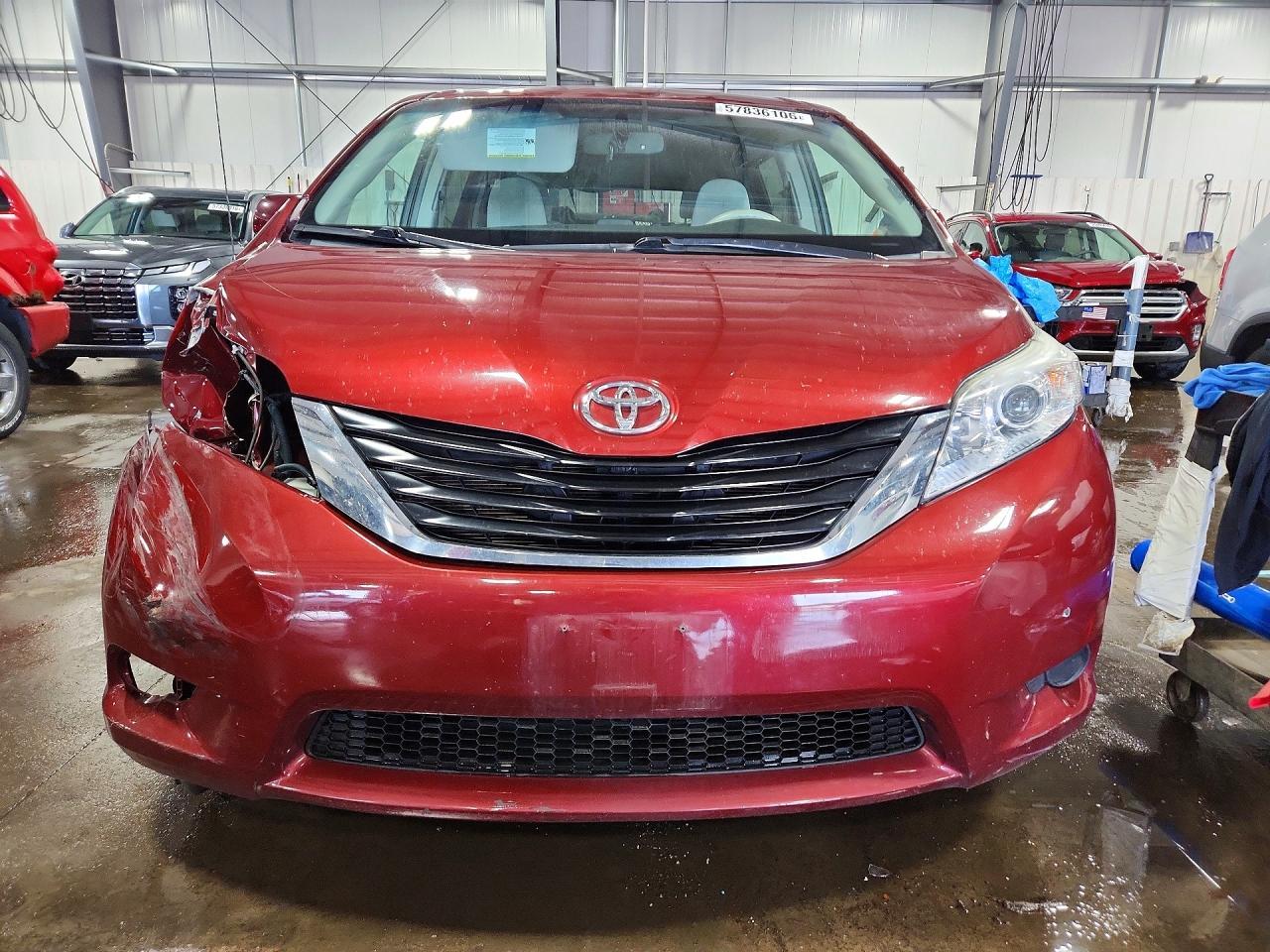 2011 TOYOTA SIENNA — фото 5