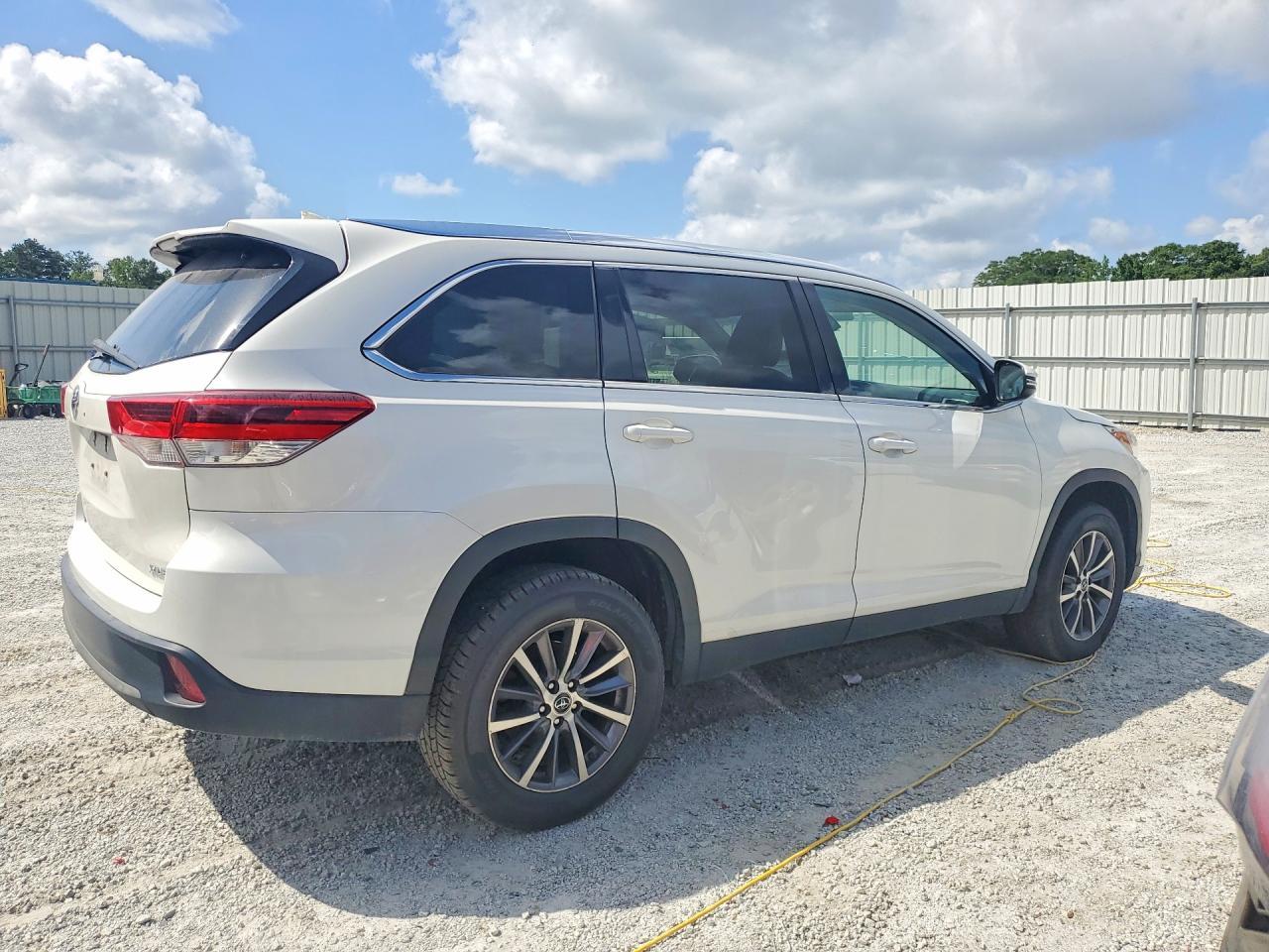2019 TOYOTA HIGHLANDER — фото 3