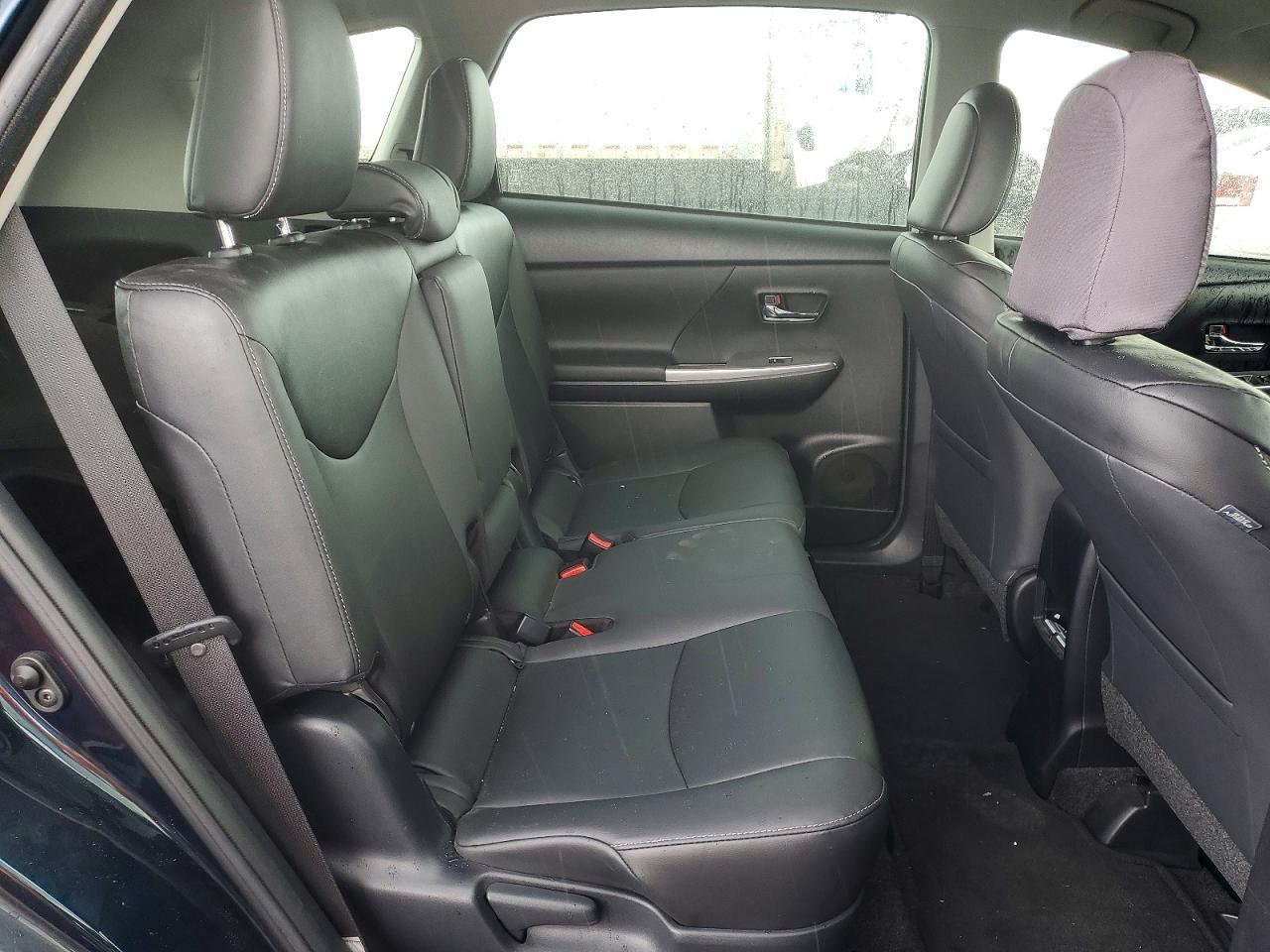 2017 TOYOTA PRIUS V — фото 11