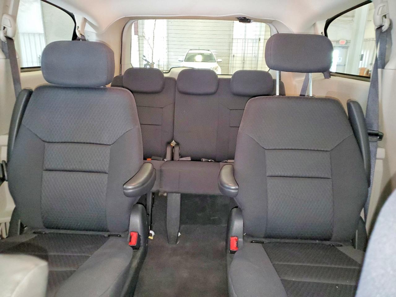 2010 DODGE GRAND CARAVAN — фото 10