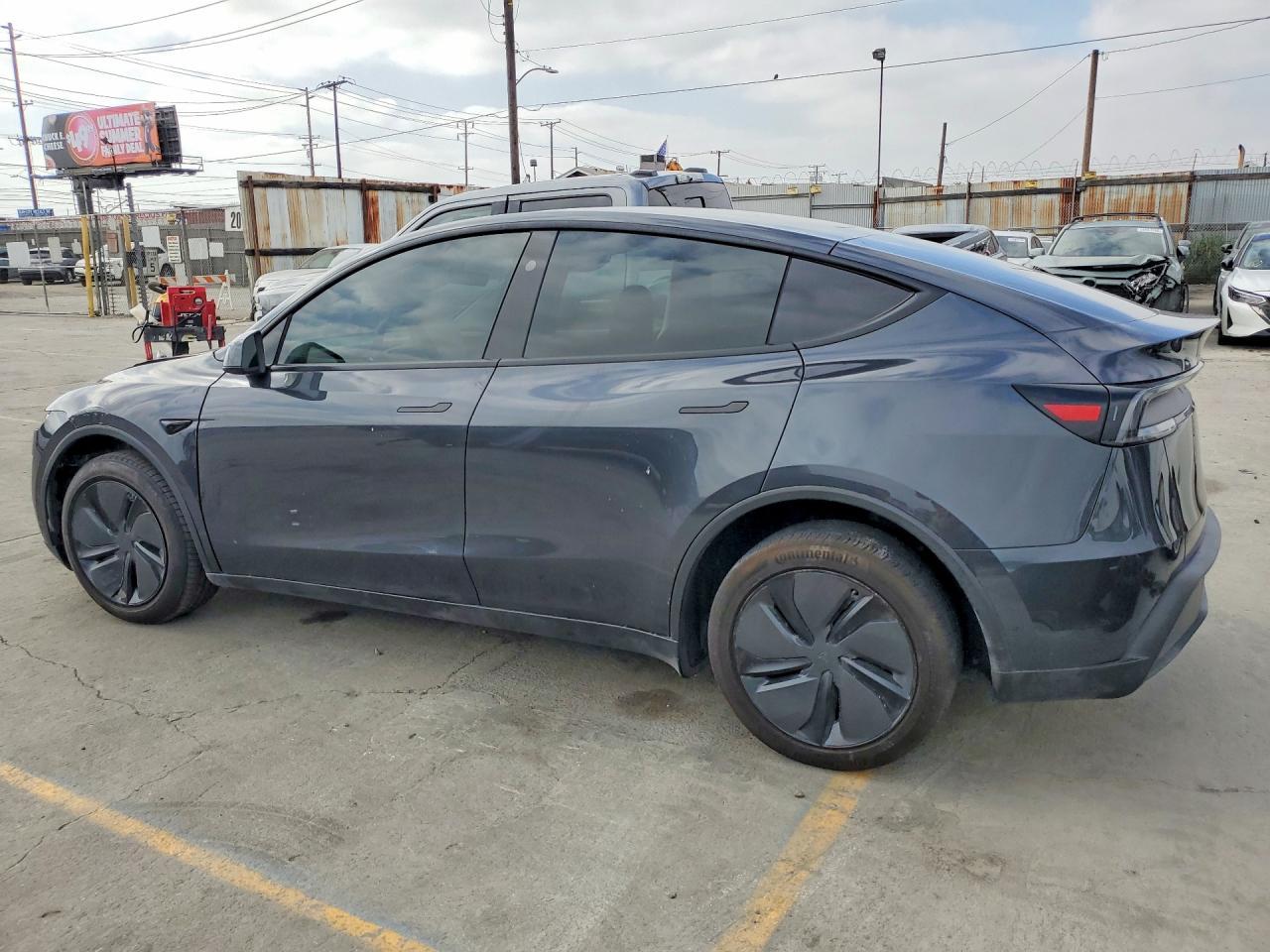 2026 TESLA MODEL Y — фото 2