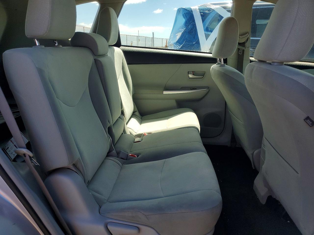 2013 TOYOTA PRIUS V — фото 11