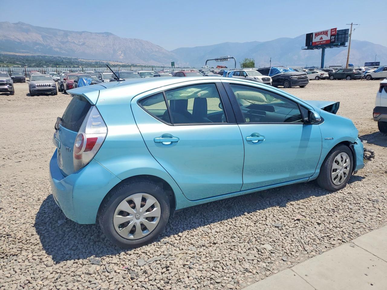 2013 TOYOTA PRIUS C — фото 3