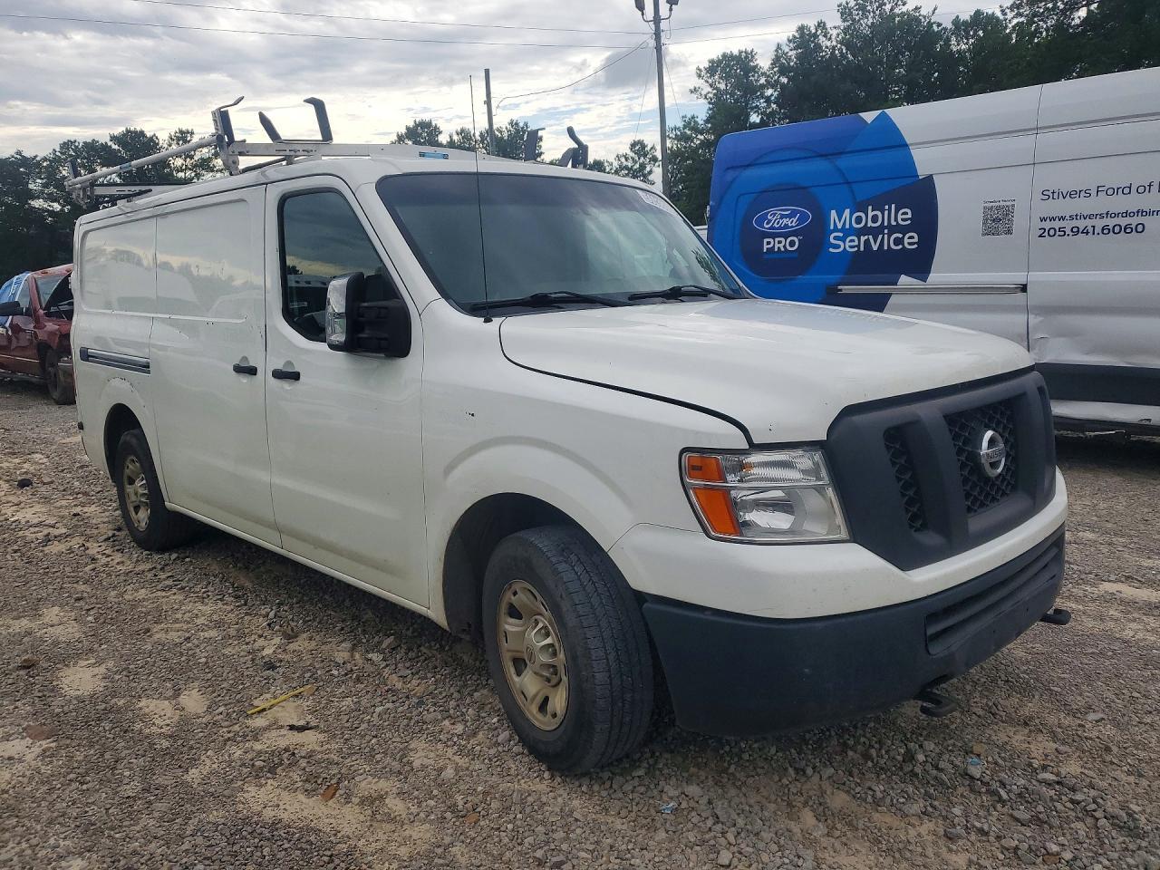 2015 NISSAN NV2500 — фото 4