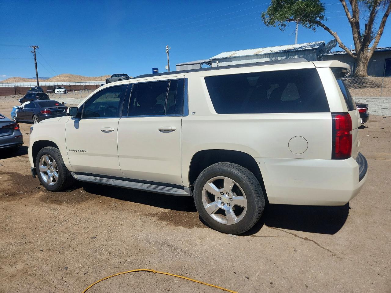 2015 CHEVROLET SUBURBAN — фото 2