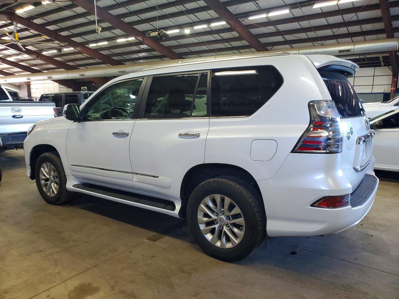 2017 LEXUS GX 460 — фото 2