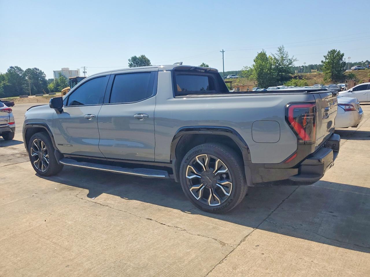 2024 GMC SIERRA — фото 2