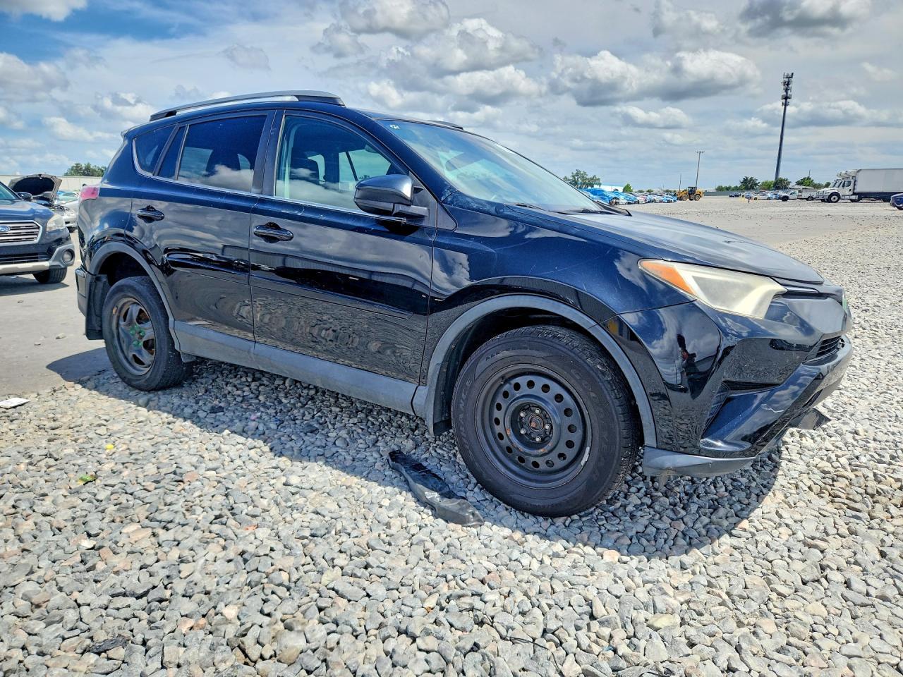 2017 TOYOTA RAV4 — фото 4