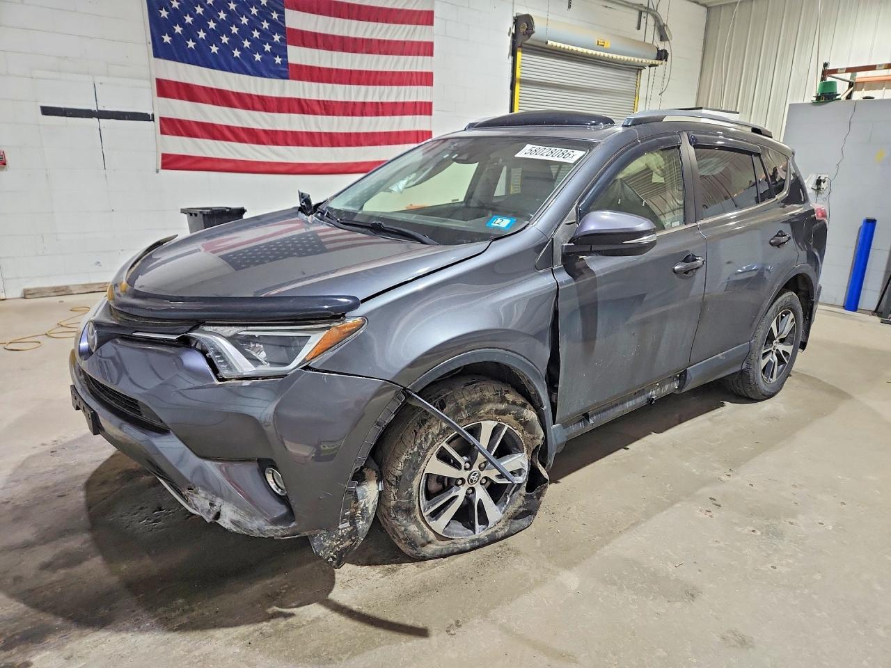 2017 TOYOTA RAV4 — фото 1