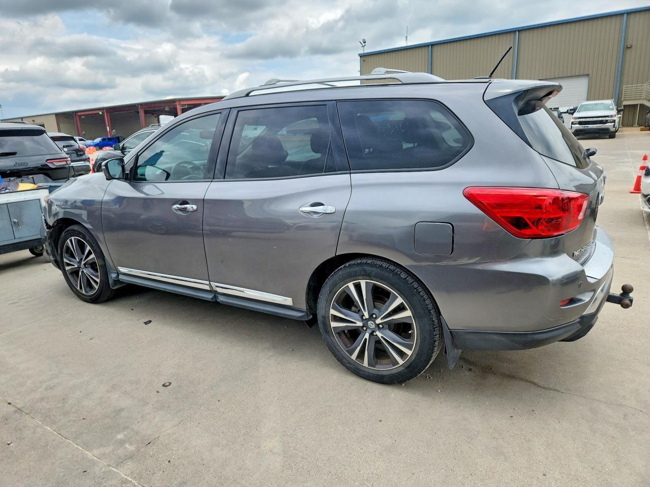 2017 NISSAN PATHFINDER — фото 2