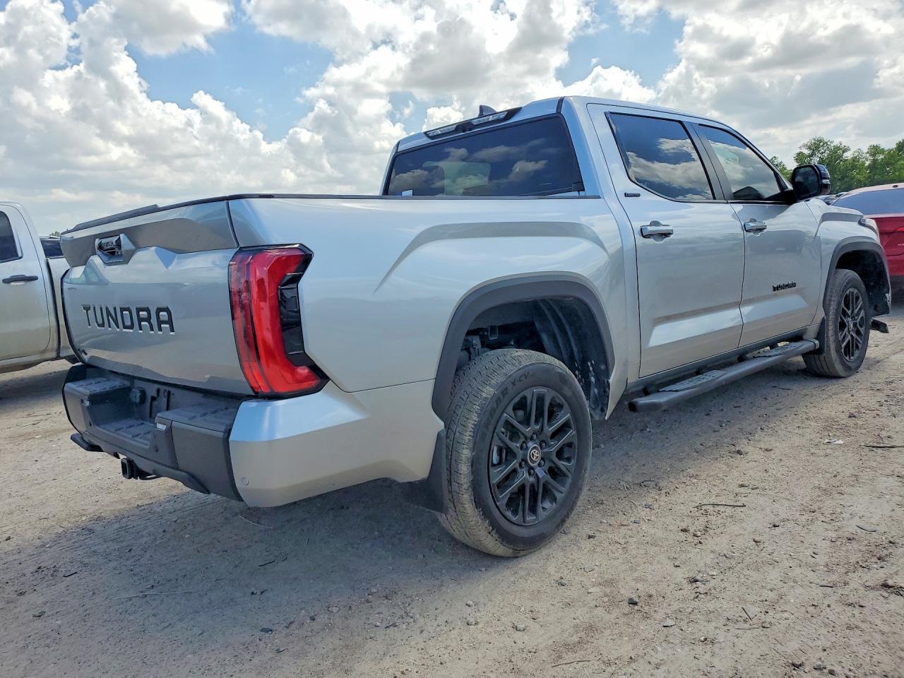 TOYOTA TUNDRA