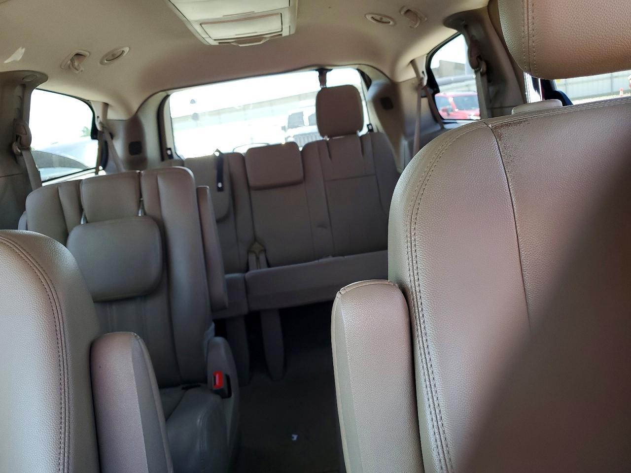 2016 CHRYSLER TOWN & COUNTRY — фото 10