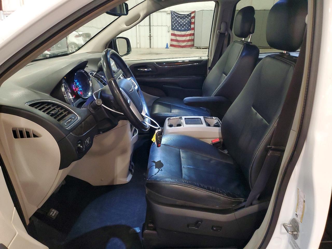 2016 CHRYSLER TOWN & COUNTRY — фото 7