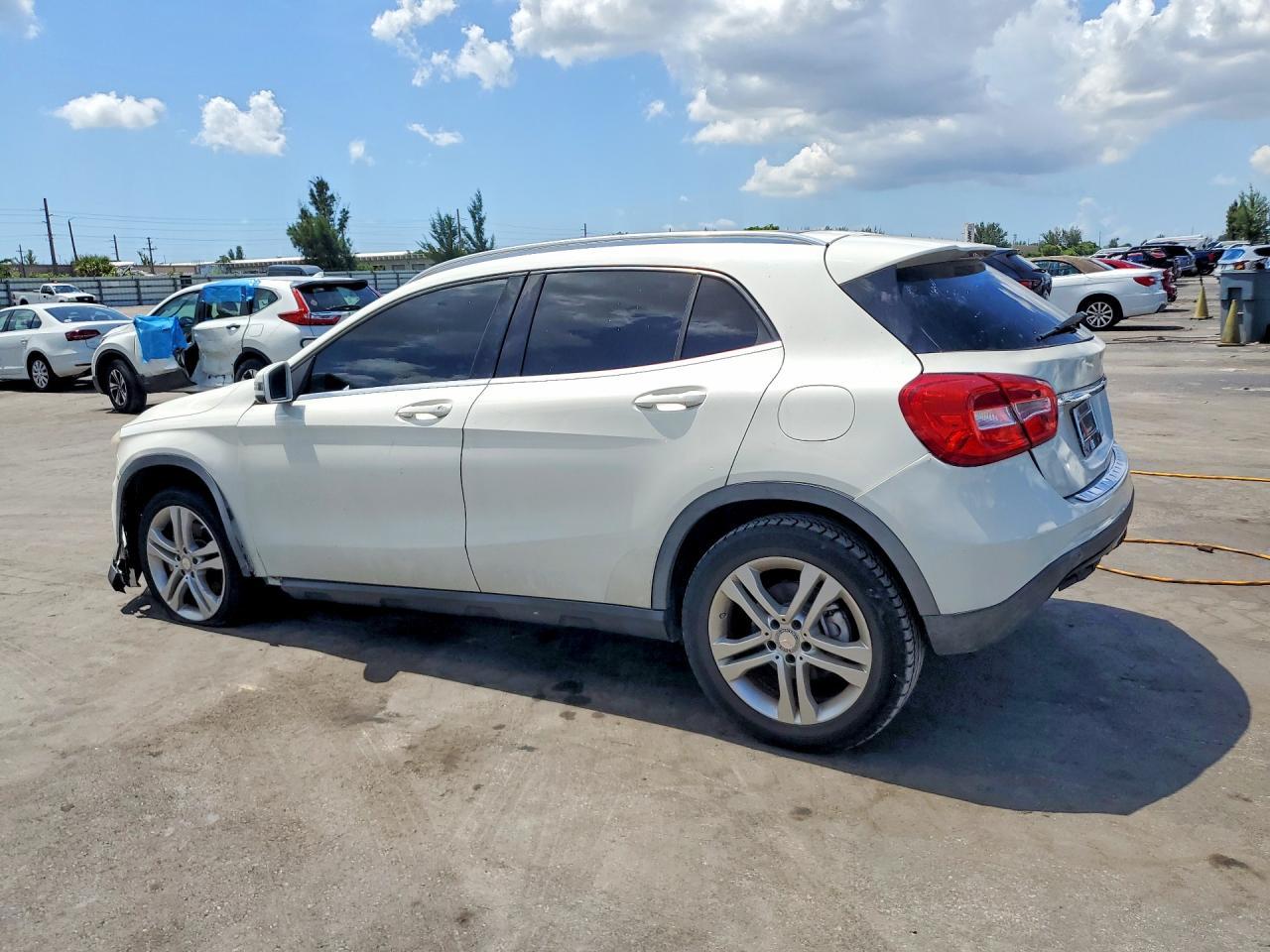 2015 MERCEDES-BENZ GLA-CLASS — фото 2