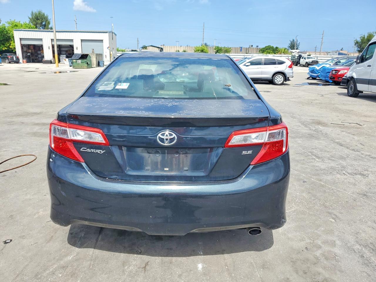 TOYOTA CAMRY