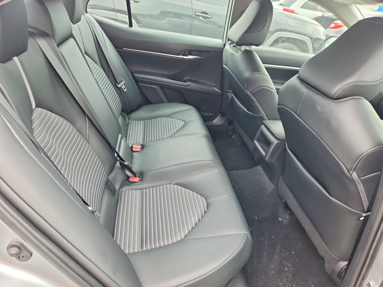 2022 TOYOTA CAMRY HYBRID — фото 10
