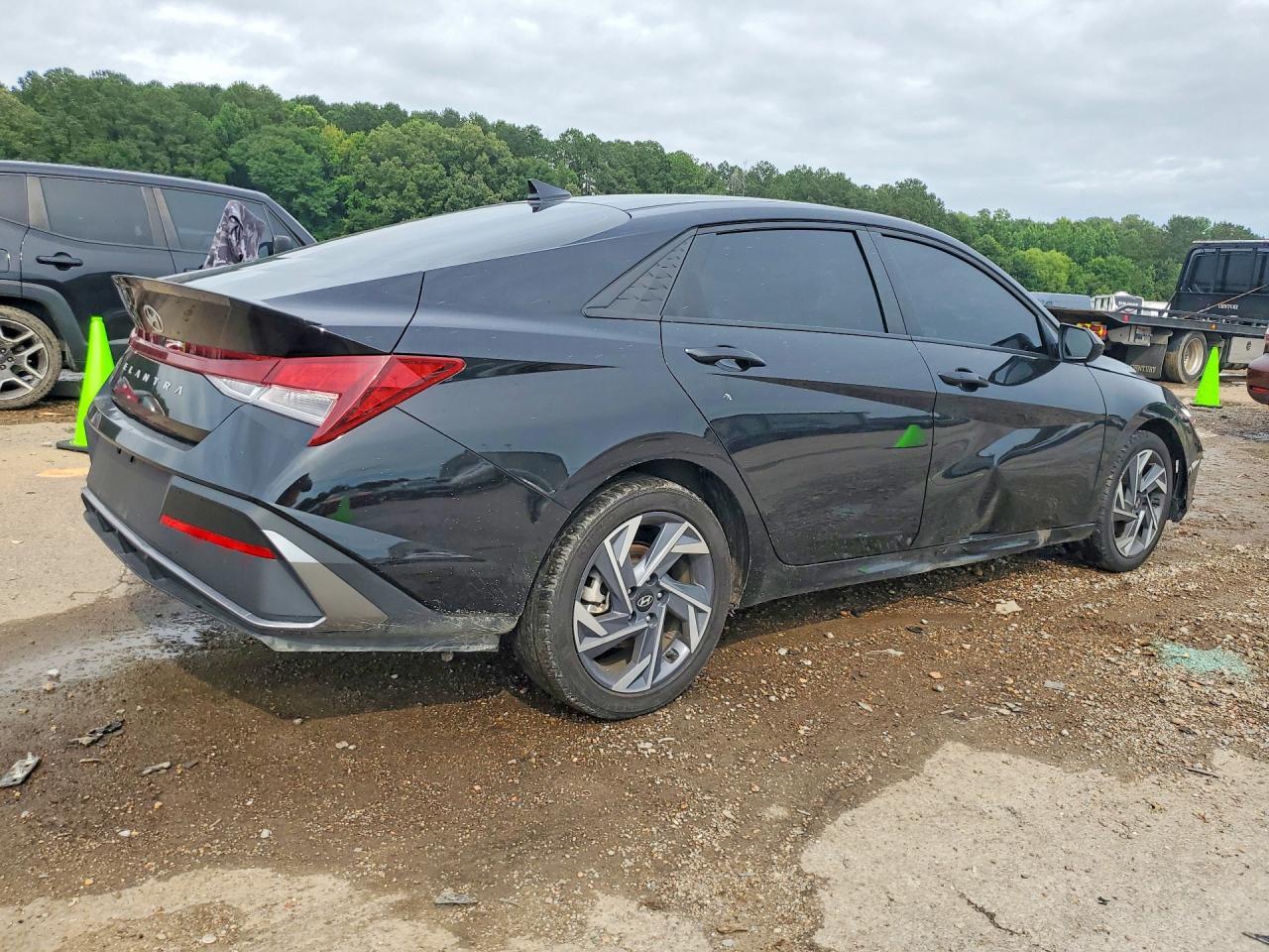 2025 HYUNDAI ELANTRA — фото 3