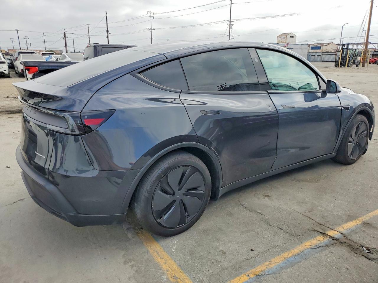 2026 TESLA MODEL Y — фото 3