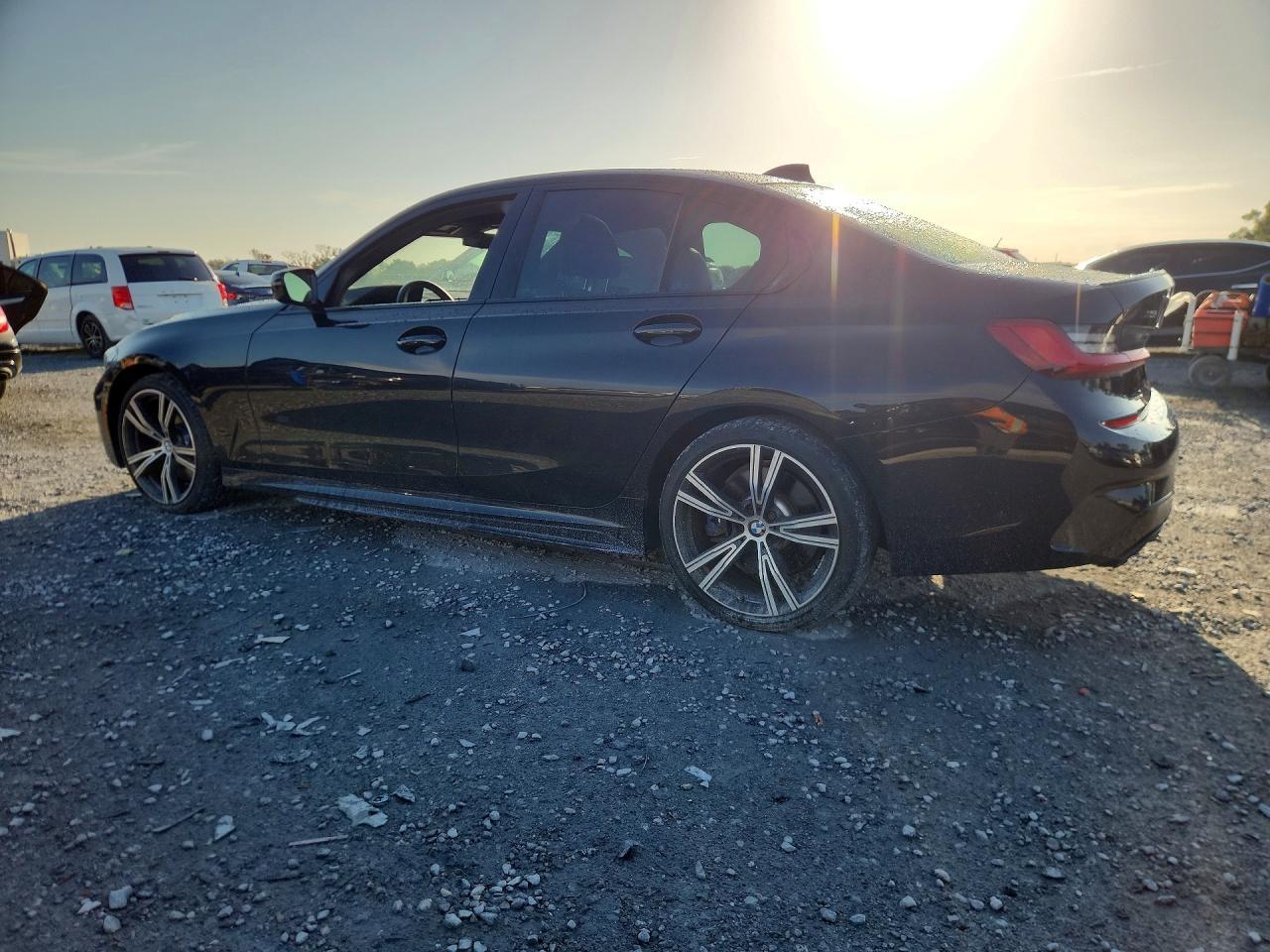 2021 BMW 3 SERIES — фото 2