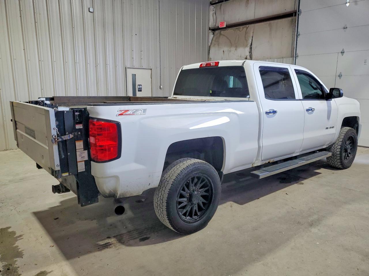 2015 CHEVROLET SILVERADO 3500 — фото 3